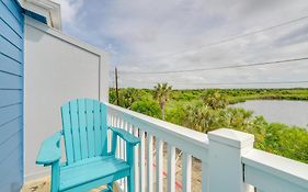 Romantic Galveston Retreat Bay View, Pool Access!